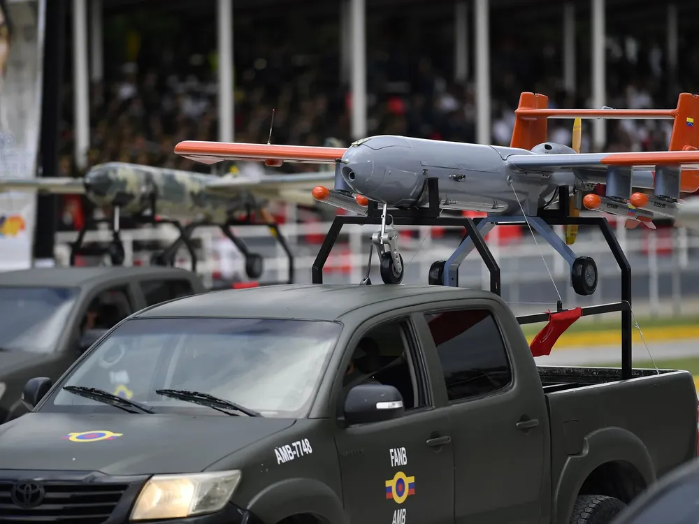 TlywzKUUM_2000x1500__1