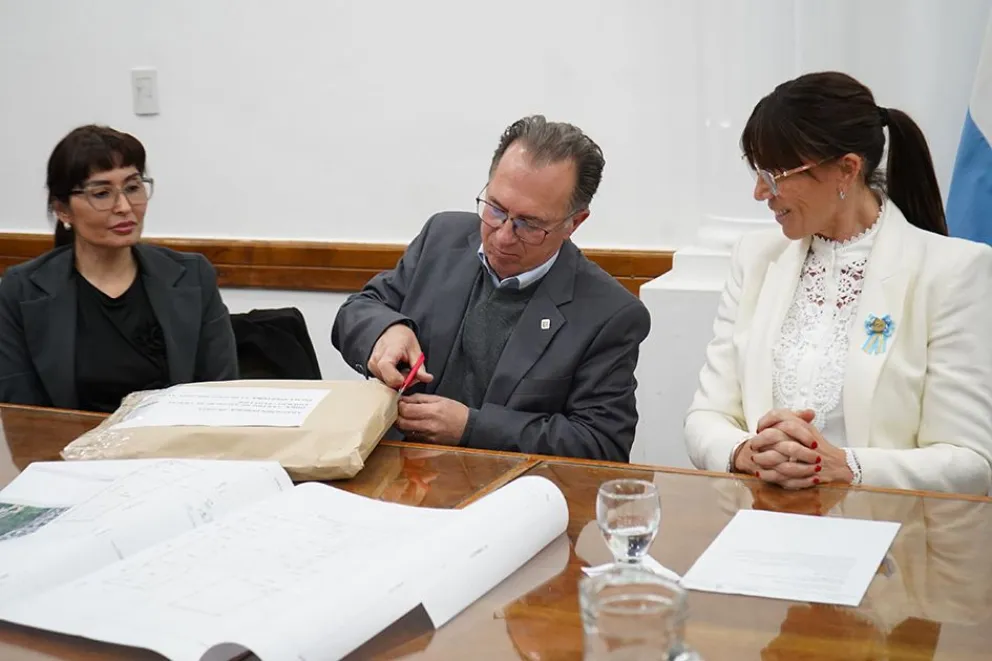 multimedia.normal.82bd774856e75a27.bm9ybWFsLndlYnA=