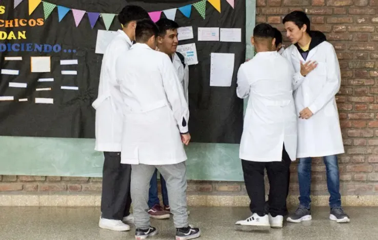 escuela colegio estudiantes becas 1