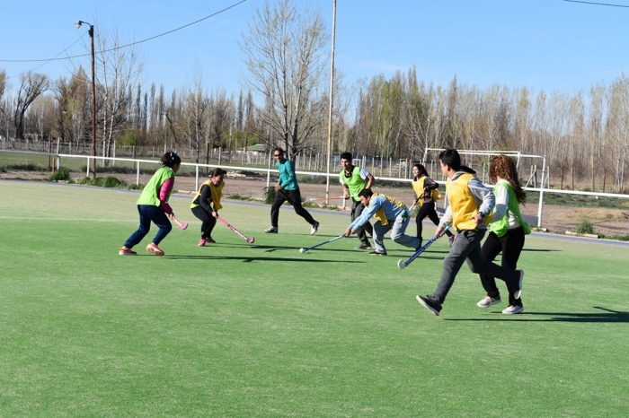 Intercolegiales 2018: La tercera etapa empezó con una clínica de hockey