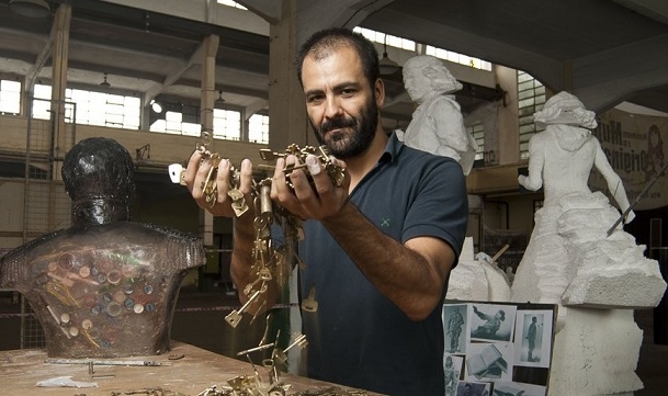 Plottier: Taller gratuito de escultura y muralismo, dictado por Andrés Zerneri