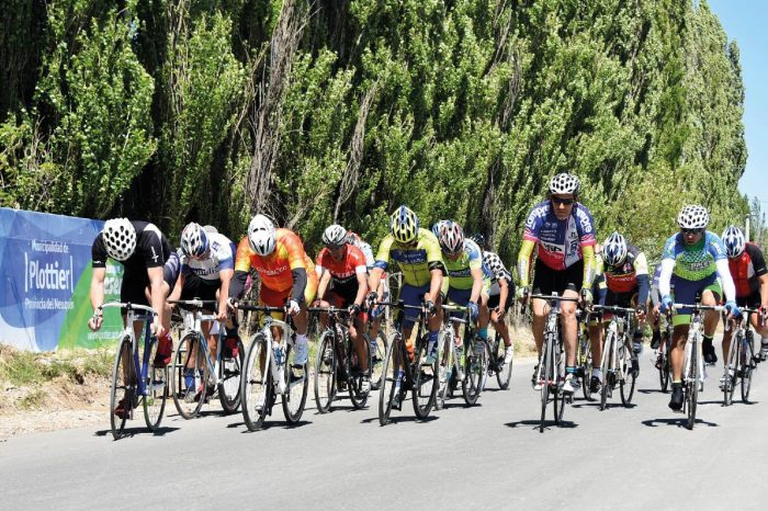 Plottier: Con una carrera de ciclismo, se inauguró la Av. Constituyentes