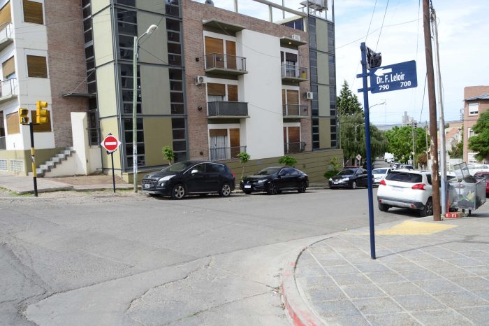 Cambian a mano única la calle Castro Rendón entre Leloir y Colonia Alemana