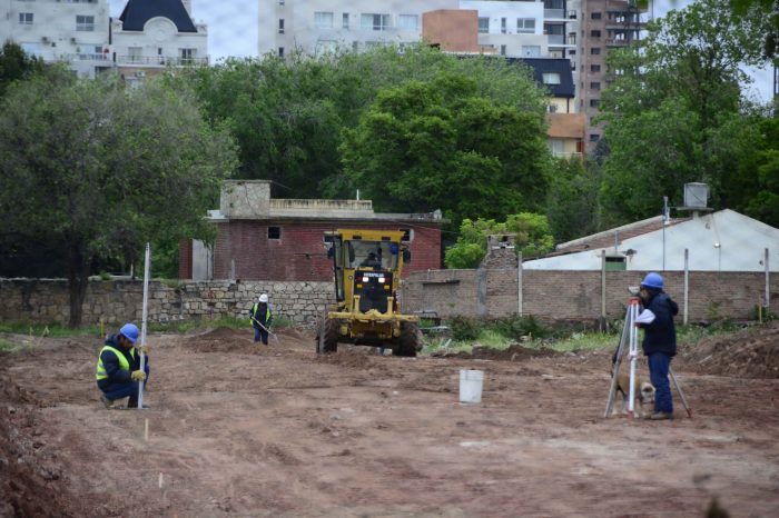 Sacan los muros perimetrales de la U9 y avanza la apertura de calles en el predio