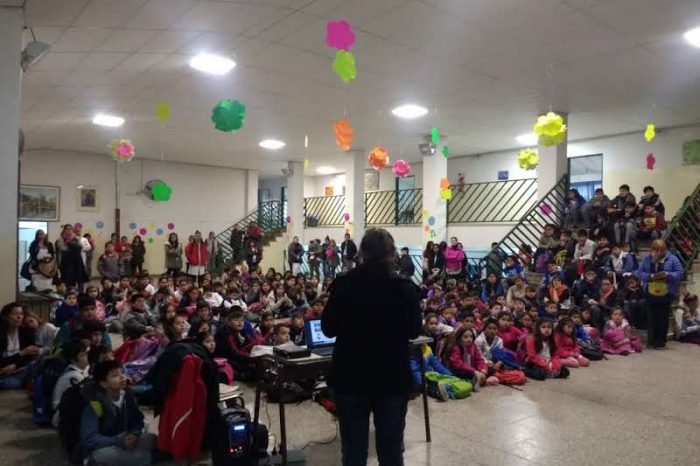 Realizan talleres en las escuelas primarias sobre el cuidado responsable de las mascotas