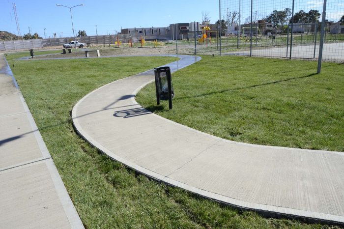 Colocaron 500 metros cuadrados de césped y forestarán una plaza en Rincón de Emilio