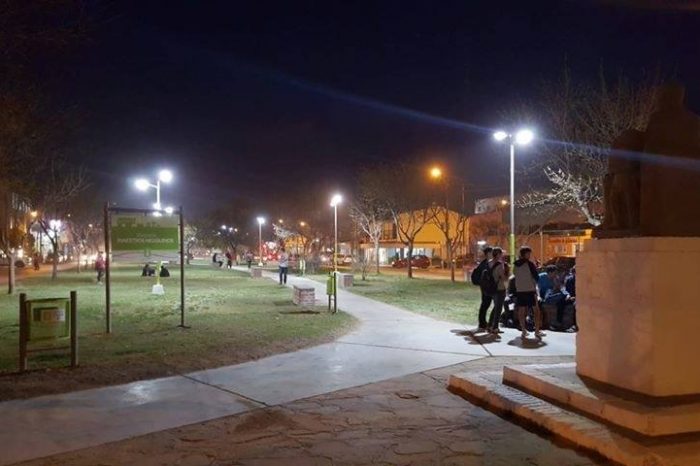 Centenario: La plaza San Martín se suma al recambio por luces LED