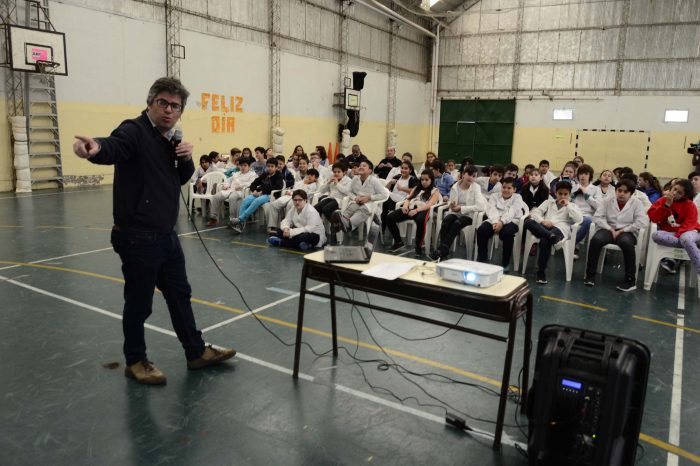 Avanza la implementación de caminos seguros en escuelas de la ciudad