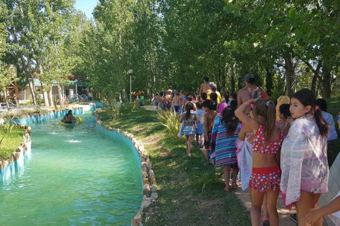 Los Chicos y Adultos de la Colonia 2019 de Plottier, disfrutan de Patagonia Splash