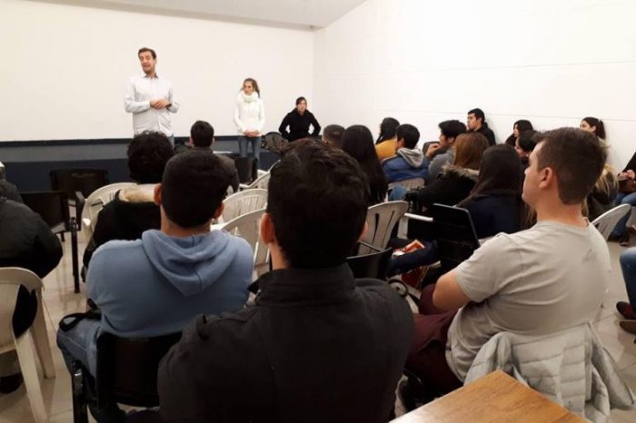 Dictan clases de apoyo gratuitas para alumnos del secundario