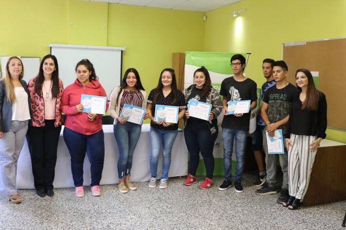 Centenario: Brindan capacitaciones para la inserción laboral de los jóvenes