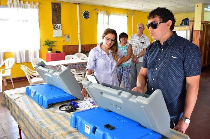 Centenario: Capacitaron a no videntes y a adultos mayores en voto electrónico