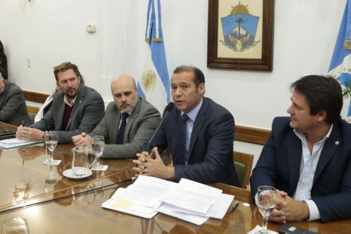 Gutiérrez firmó la concesión para el gerenciamiento de la Zona Franca Zapala