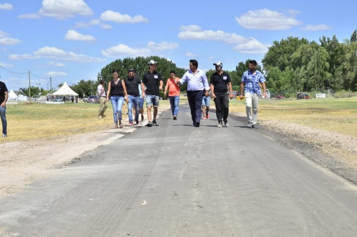 Construyen un camino para personas con movilidad reducida para la Fiesta de la Confluencia