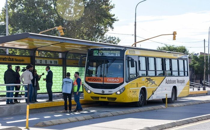 Aumentarán las frecuencias de colectivos en la Ciudad para evitar la concentración de pasajeros