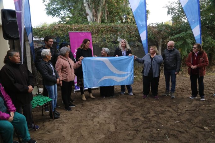 La Municipalidad puso a nuevo el Centro de Adultos Mayores de Confluencia y construirá una cancha de tejo profesional