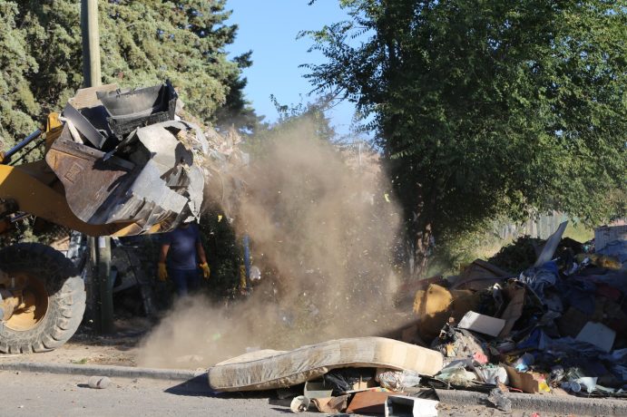 En lo que va del año, el operativo puerta a puerta recolectó 8 millones de kilos de residuos voluminosos en 23 barrios