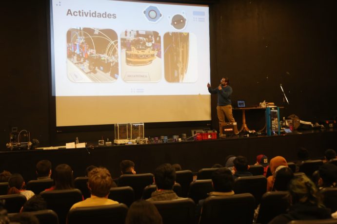 Más de 250 chicos se convocaron para participar de la clase de robótica e impresión 3D