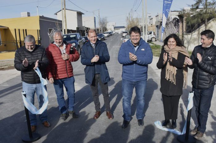 Gutiérrez y Gaido inauguraron asfalto en Terrazas del Neuquén