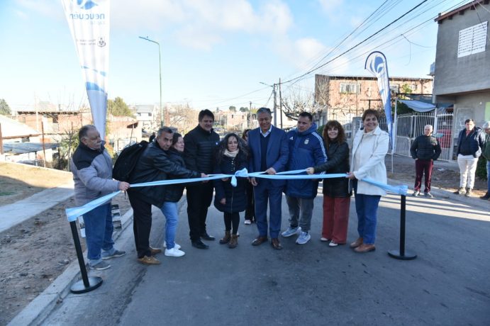 Gaido y Figueroa inauguraron una nueva obra de asfalto en Provincias Unidas