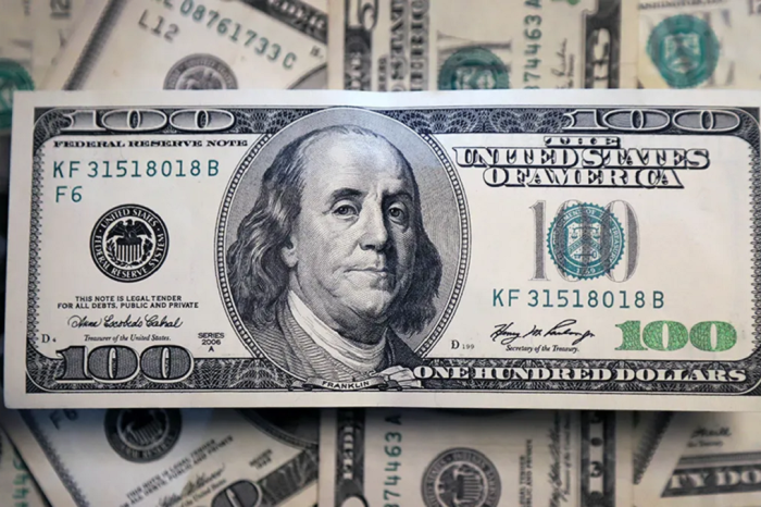 El dólar "blue" aumentó cinco unidades y quedó a un paso de los $1.450 en la city